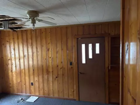 Living - 40 Fork Field Rd, Oneida, KY 40972 photo 4 of 6