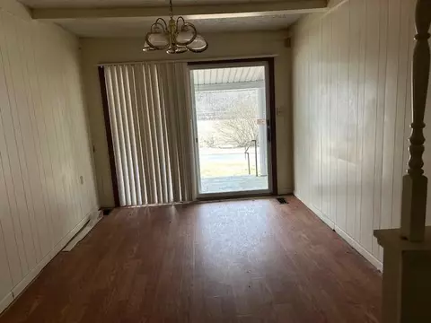 Living - 40 Fork Field Rd, Oneida, KY 40972 photo 3 of 6
