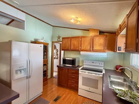 Kitchen - 355 Clover Hill Rd, Ewing, KY 41039 photo 2 of 4