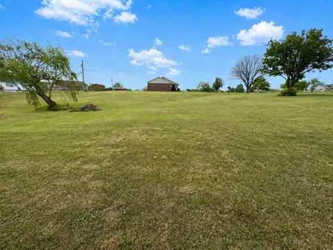 Exterior - 1034 Barker Ln, Berea, KY 40403 photo 3 of 4