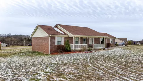 Exterior - 1034 Barker Ln, Berea, KY 40403 photo 2 of 4