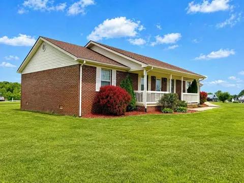 Exterior - 1034 Barker Ln, Berea, KY 40403 photo 2 of 3