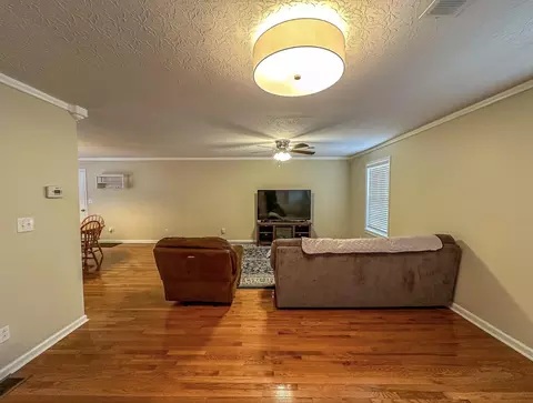Living - 1034 Barker Ln, Berea, KY 40403 photo 1 of 1