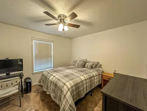 Bedroom - 1034 Barker Ln, Berea, KY 40403 photo 2 of 5