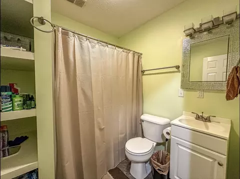 Bath - 1034 Barker Ln, Berea, KY 40403 photo 1 of 2