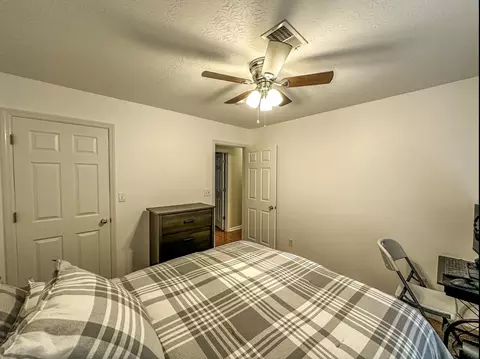 Bedroom - 1034 Barker Ln, Berea, KY 40403 photo 3 of 5