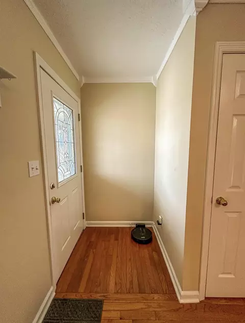 Entry Way - 1034 Barker Ln, Berea, KY 40403 photo 1 of 3