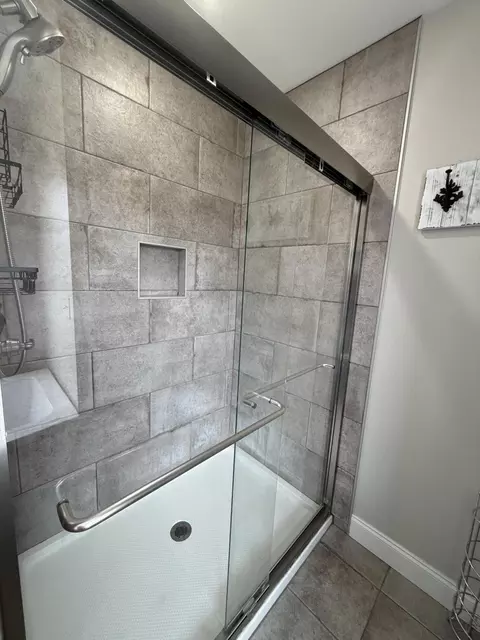 Bath - 401 Landen Dr, Corbin, KY 40701 photo 3 of 4