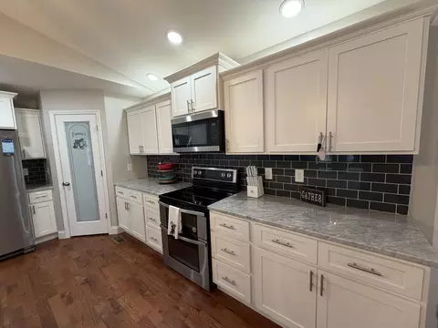 Kitchen - 401 Landen Dr, Corbin, KY 40701 photo 3 of 4