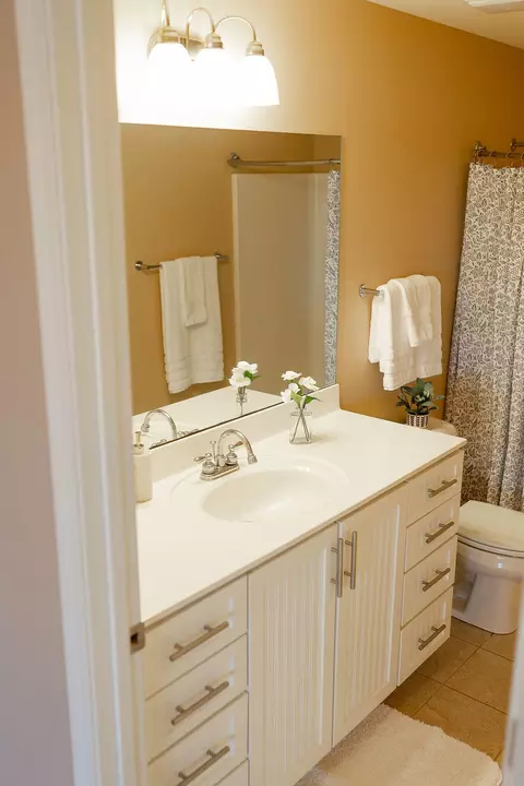 Bath - 706 Hunter Dr, Lancaster, KY 40444 photo 8 of 9