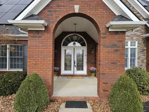 Entry Way - 706 Hunter Dr, Lancaster, KY 40444 photo 1 of 16