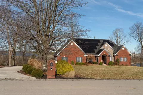 Exterior - 706 Hunter Dr, Lancaster, KY 40444 photo 3 of 35