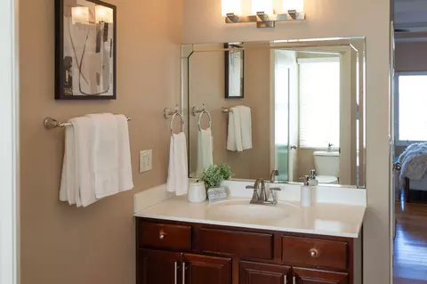 Bath - 706 Hunter Dr, Lancaster, KY 40444 photo 6 of 9