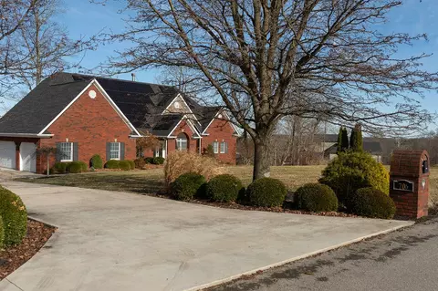 Exterior - 706 Hunter Dr, Lancaster, KY 40444 photo 2 of 35