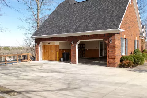 Exterior - 706 Hunter Dr, Lancaster, KY 40444 photo 5 of 35