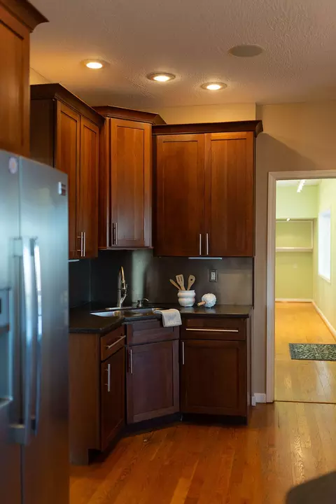 Kitchen - 706 Hunter Dr, Lancaster, KY 40444 photo 10 of 10