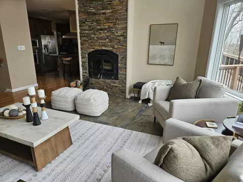 Living - 706 Hunter Dr, Lancaster, KY 40444 photo 5 of 14
