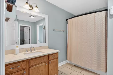 Bath - 214 Sturbridge Dr, Georgetown, KY 40324 photo 1 of 2