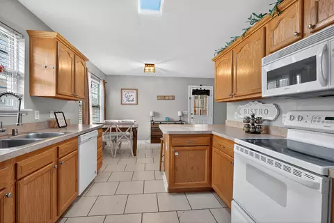 Kitchen - 214 Sturbridge Dr, Georgetown, KY 40324 photo 2 of 2
