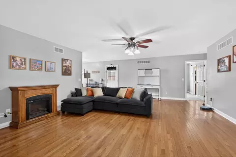 Living - 214 Sturbridge Dr, Georgetown, KY 40324 photo 1 of 2
