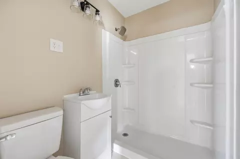 Bath - 118 Maple St, Berea, KY 40403 photo 1 of 1
