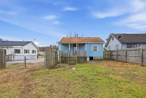 Exterior - 118 Maple St, Berea, KY 40403 photo 3 of 3