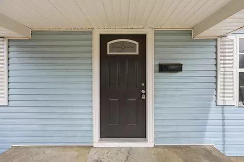 Entry Way - 118 Maple St, Berea, KY 40403 photo 1 of 1