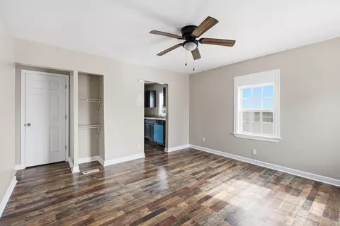 Living - 118 Maple St, Berea, KY 40403 photo 1 of 2