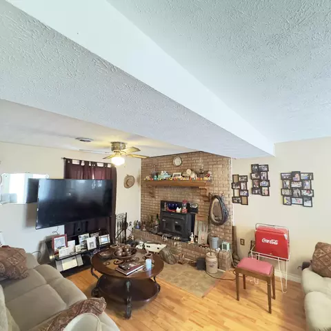 Living - 411 Ruffian Trl, Corbin, KY 40701 photo 3 of 3