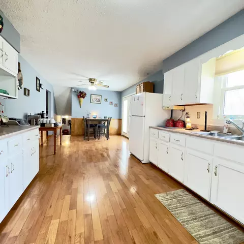 Kitchen - 411 Ruffian Trl, Corbin, KY 40701 photo 1 of 3