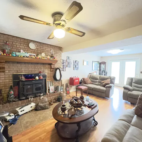 Living - 411 Ruffian Trl, Corbin, KY 40701 photo 2 of 3