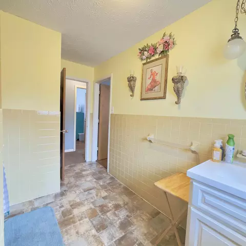 Bath - 411 Ruffian Trl, Corbin, KY 40701 photo 2 of 3