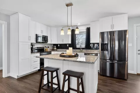 Kitchen - 73 Lee Dr, Lancaster, KY 40444 photo 1 of 3