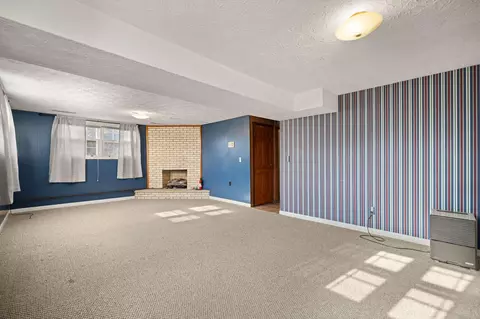 Living - 224 Circle Dr, Morehead, KY 40351 photo 3 of 3