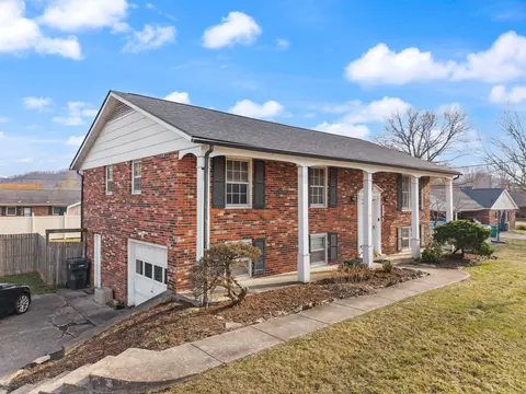 Exterior - 224 Circle Dr, Morehead, KY 40351 photo 4 of 13