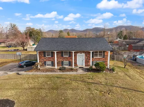 View/Area - 224 Circle Dr, Morehead, KY 40351 photo 2 of 22