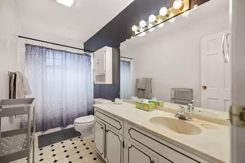 Bath - 224 Circle Dr, Morehead, KY 40351 photo 1 of 6