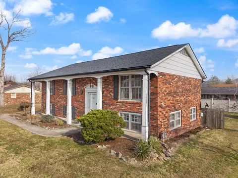 Exterior - 224 Circle Dr, Morehead, KY 40351 photo 3 of 13