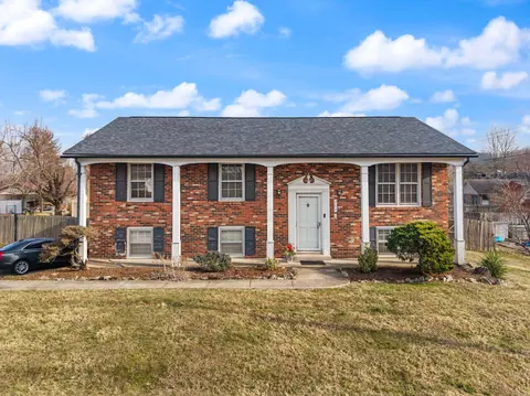 Exterior - 224 Circle Dr, Morehead, KY 40351 photo 2 of 13