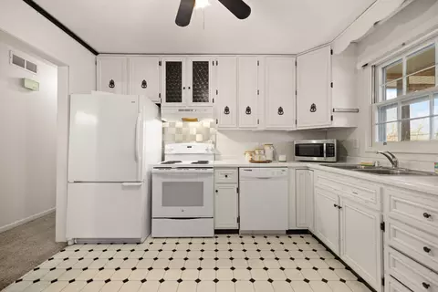 Kitchen - 224 Circle Dr, Morehead, KY 40351 photo 5 of 5