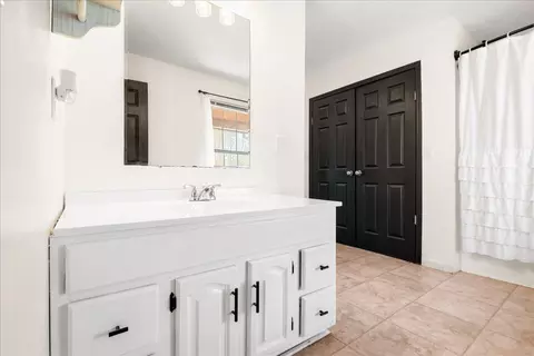Bath - 210 Cox Smith Ln, Corbin, KY 40701 photo 2 of 4