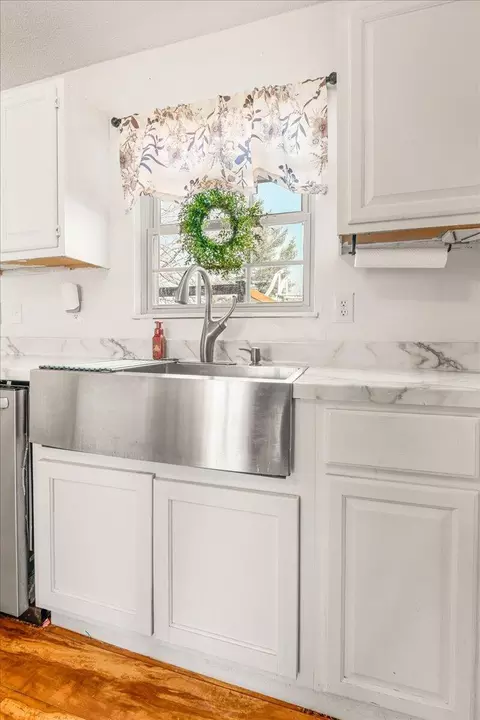 Kitchen - 210 Cox Smith Ln, Corbin, KY 40701 photo 4 of 7