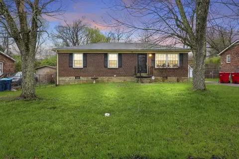 114 Edgewood Dr, Frankfort, KY 40601