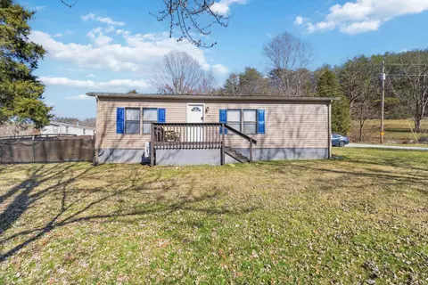 1072 Dry Branch Rd, Irvine, KY 40336