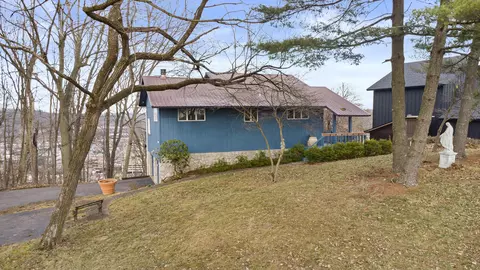 2307 Hillcrest Rd, Ashland, KY 41101