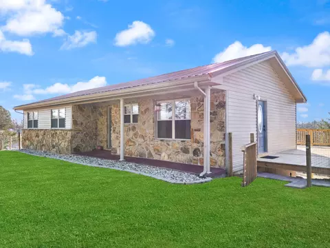 Exterior - 440 E Spencer Rd, Campton, KY 41301 photo 6 of 14