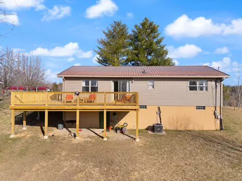 Exterior - 440 E Spencer Rd, Campton, KY 41301 photo 11 of 14