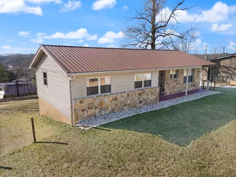 Exterior - 440 E Spencer Rd, Campton, KY 41301 photo 9 of 14