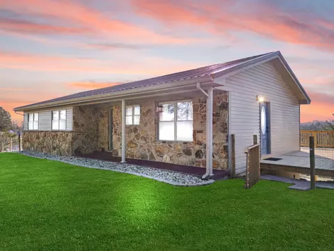 440 E Spencer Rd, Campton, KY 41301