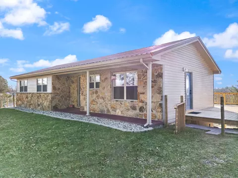 Exterior - 440 E Spencer Rd, Campton, KY 41301 photo 7 of 14